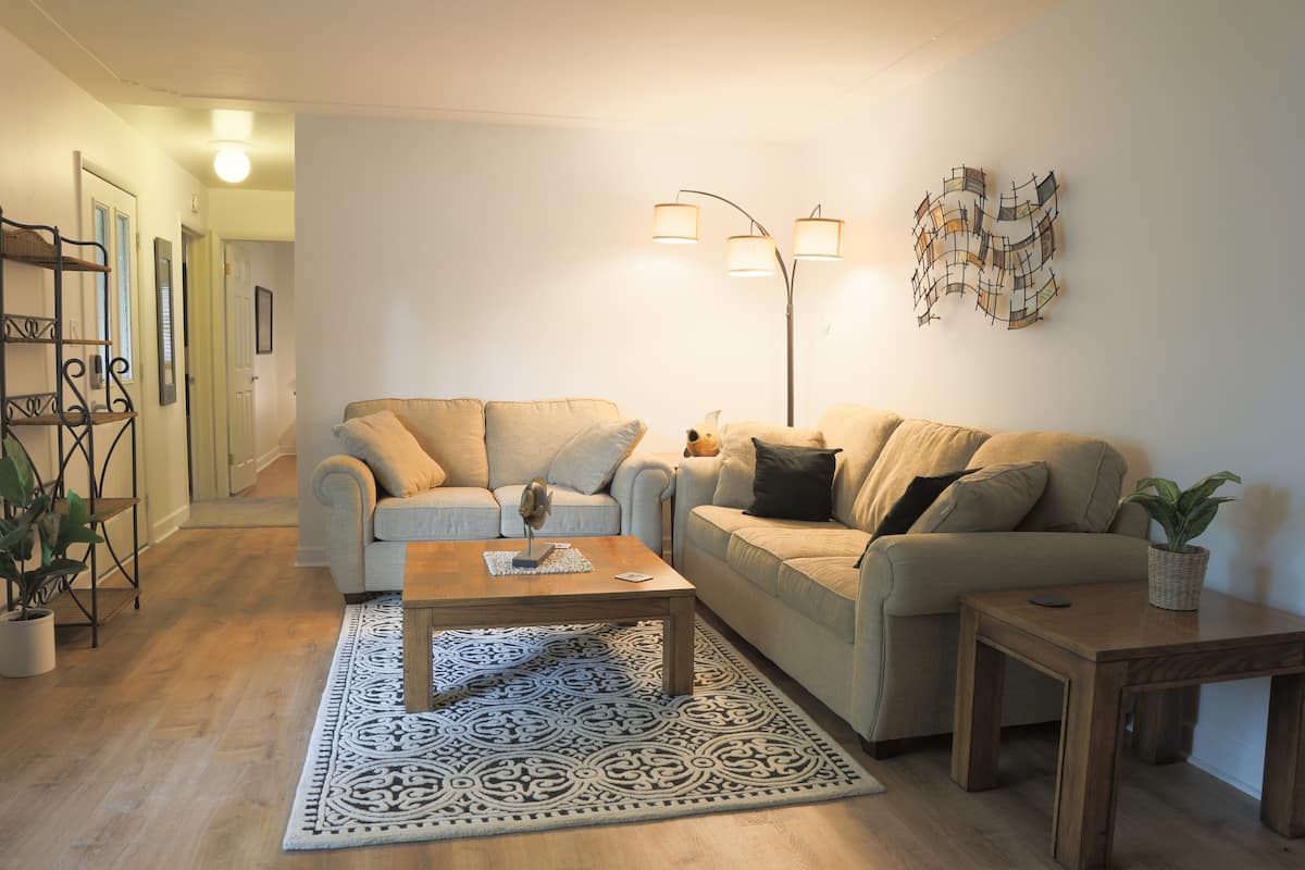 Dining area adjacent to kitchen